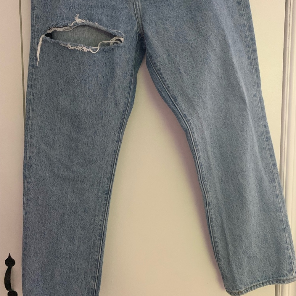 Levi’s wedge mom jeans